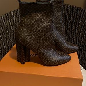 Louis Vuitton Ankle Bootie